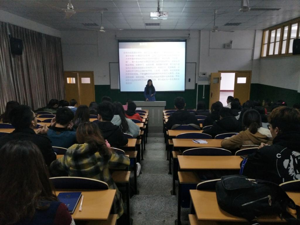 (图为团课现场)