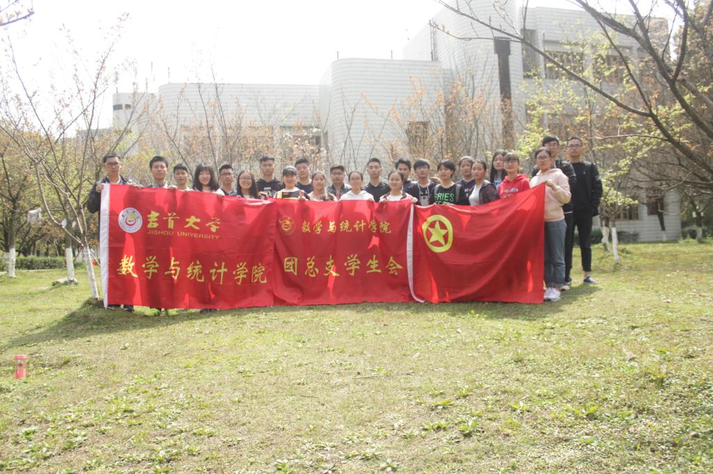 (图为青协志愿者合照)