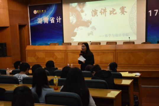 (图为老师点评)