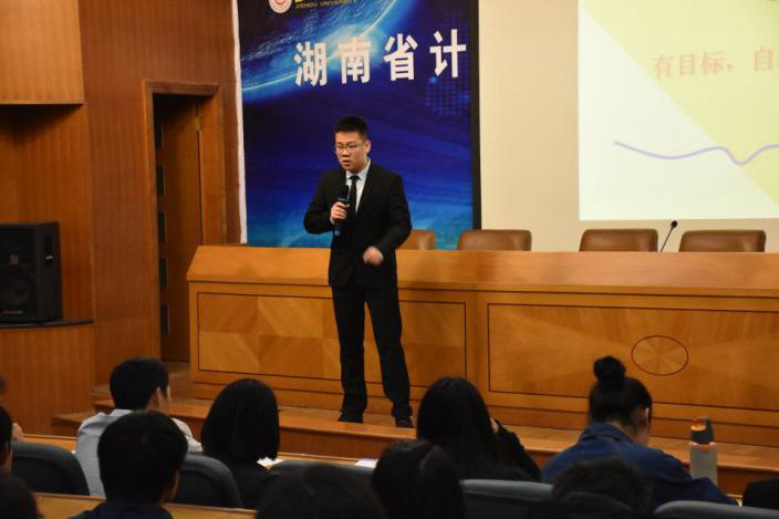 (图为选手演讲)