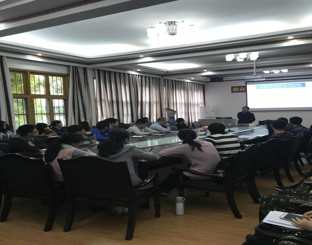 图为学术讲座全景