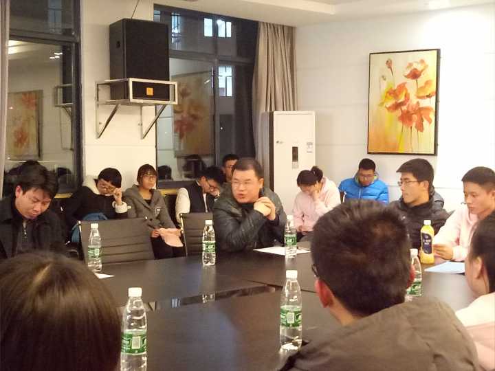 图为方东辉院长发言